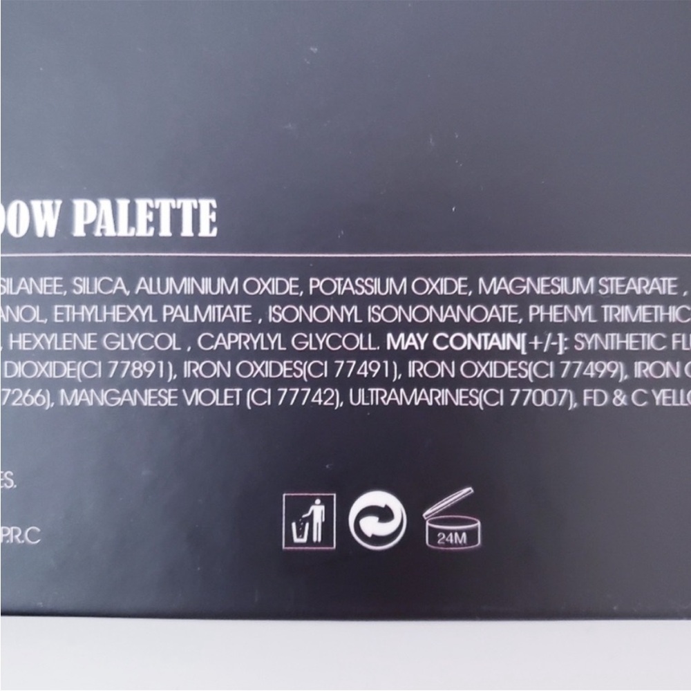 Chic Dark Color Eyeshadow Palette 18
Color Urban Memory with Mirror - Picture 6 of 7